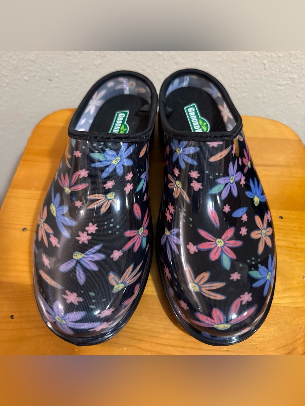 New Grounded Work Garden shoes size 8 Women's Black Floral Garden Clogs - Picture 3 of 8